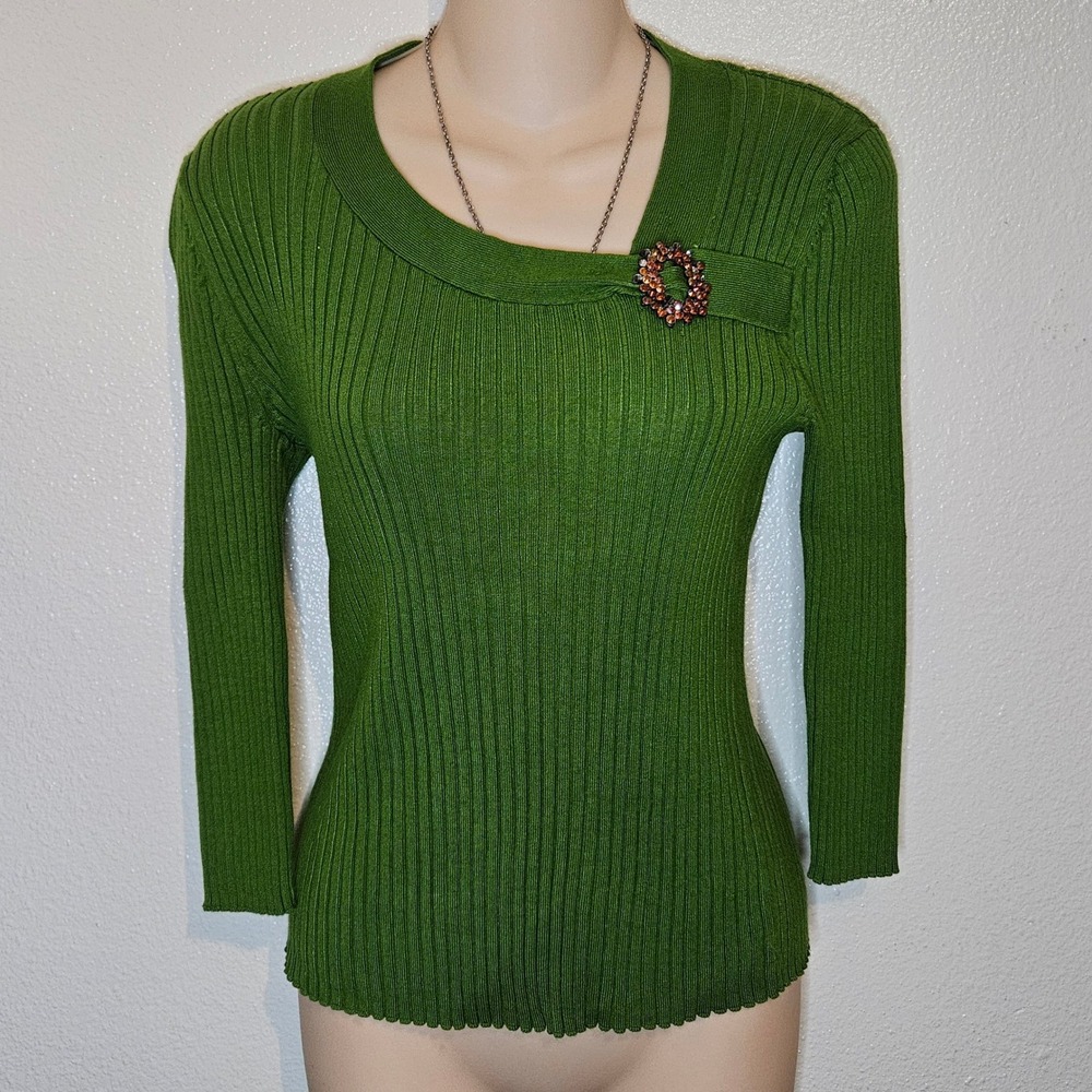 Requirements Green Ribbed‎ 
Jewel Brooch Sweater Top